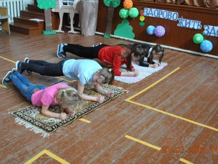 Спортивно-игровую программу «Жить здорово – здорово!» провели для детей в хуторе Вишневка