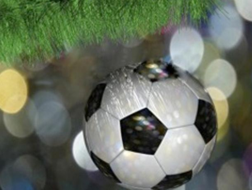 Александр Дутов и футбольный клуб «Каменка» поздравляют жителей Морозовска с наступающим Новым годом