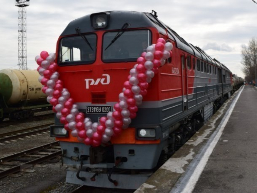 Первый грузовой поезд совершил поездку от Волгодонска до Морозовска по восстановленной железнодорожной линии