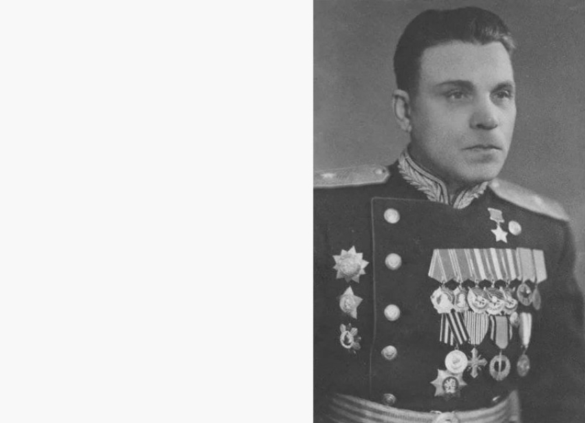 Его именем названа улица Морозовска: история героя, который прошёл путь от рабочего депо до генерала