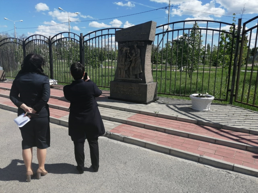 Заместитель министра культуры Ростовской области лично проверила состояние памятников в Морозовском районе