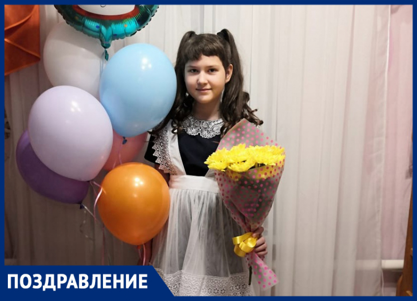 Анастасию Волчанскую с Днем рождения поздравили родители и сестра