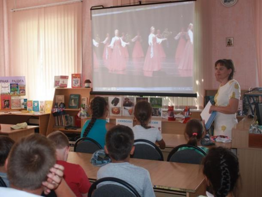 Знакомство с традициями русского народа «Красна изба пирогами» прошло для учеников школы №1
