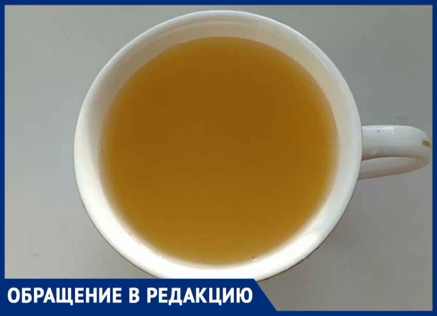 "Лето потому что!": жительница улицы Орджоникидзе в Морозовске показала, какая вода течет из крана по вечерам