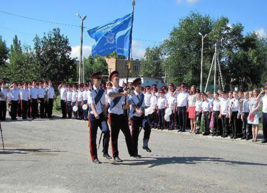 Один из лучших в стране кадетский корпус Морозовска торжественно отметил День знаний