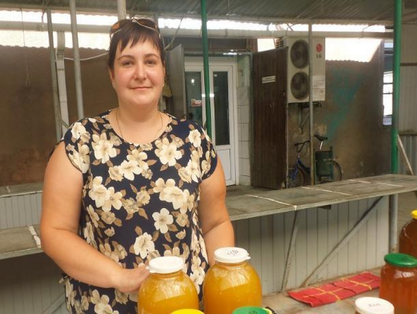 Цена на мёд в Морозовске составила от 200 до 500 рублей за литр