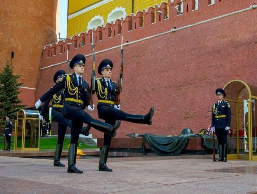 Пятнадцать призывников Ростовской области понесут службу в Президентском полку 