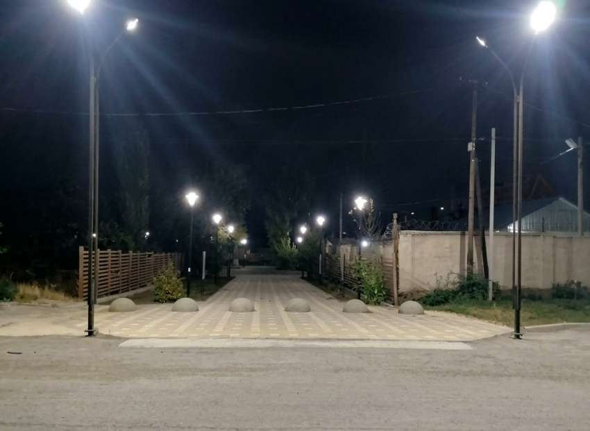 В Морозовске починили освещение в железнодорожном парке после жалобы жителя