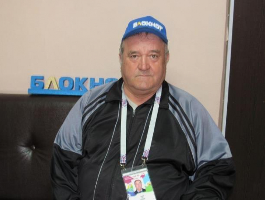 Петр Медный получил долгожданный паспорт болельщика чемпионата мира по футболу