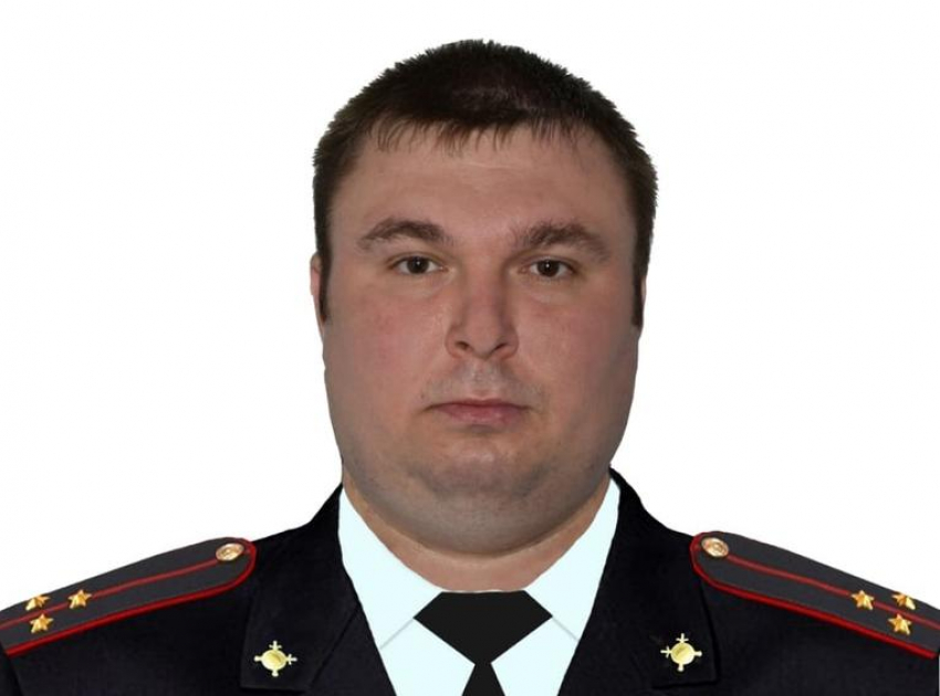 Руководство Межмуниципального отдела МВД России Морозовский выразило соболезнования семье Александра Волкова