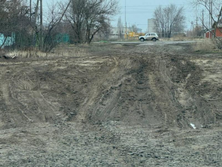 Дорогу на Октябрьской пообещали отремонтировать в администрации 