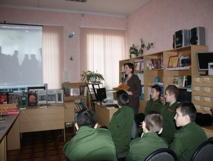 Кадеты приняли участие во всероссийской акции «200 минут чтения: Сталинграду посвящается»