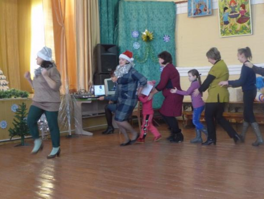 Традиции зимних забав вспомнили в Доме детского творчества Морозовска