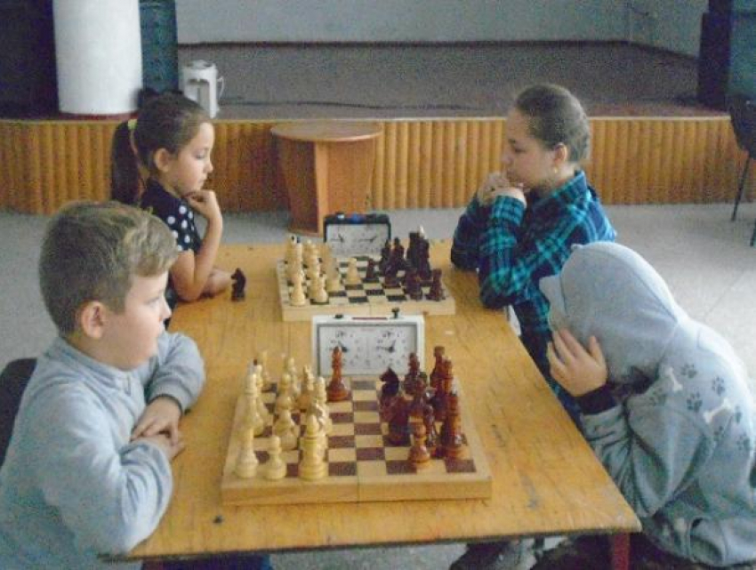 Шахматисты из Морозовска вышли в финал областного детско-юношеского Гран-при