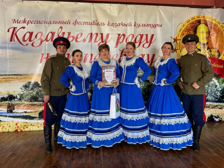 «Казачьему роду нет переводу»: ансамбль «Криница» покорил фестиваль в Егорлыкской