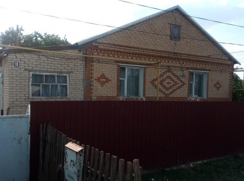 Продается дом с садом в Морозовском районе