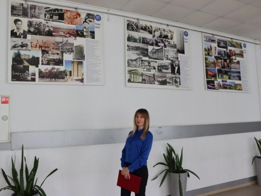 Передвижная выставка «Запечатлённые мгновения истории», посвящённая 85-летию Ростовской области прибыла в Морозовский район