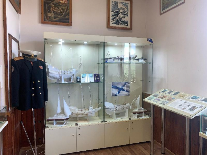 В морозовском краеведческом музее открыта выставка «Морскому флоту – Слава!» 