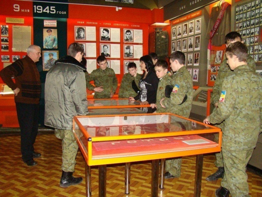 Кадеты из Морозовска побывали в краеведческом музее Тацинки