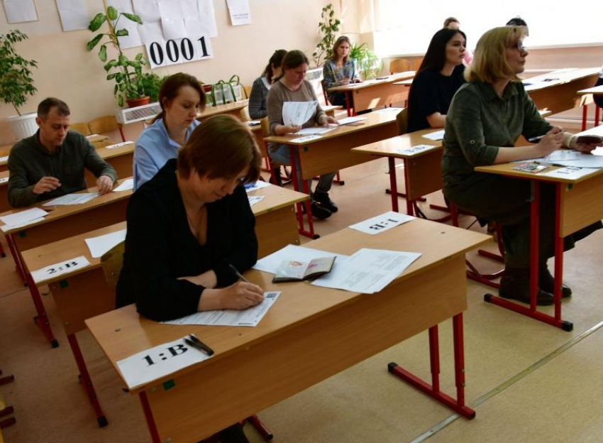 В Морозовске взрослые сдадут ЕГЭ вместо детей