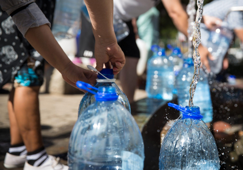 В Морозовске произошел порыв на централизованной системе водоснабжения, воду подвозят людям по графику