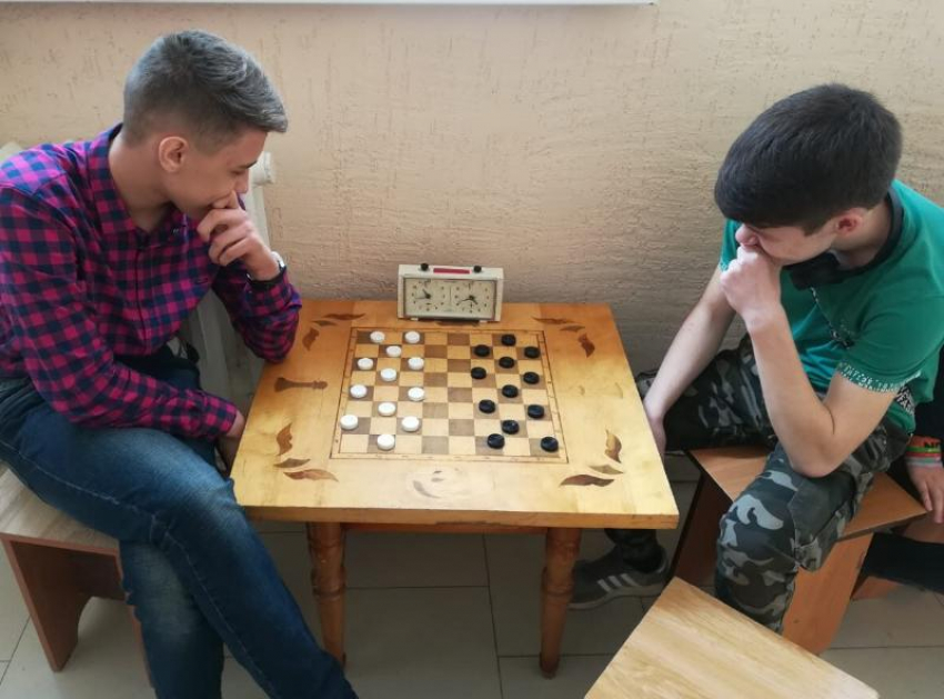 Спортсмены команды ДЮСШ оказались лучшими на соревнованиях по шашкам в Морозовске