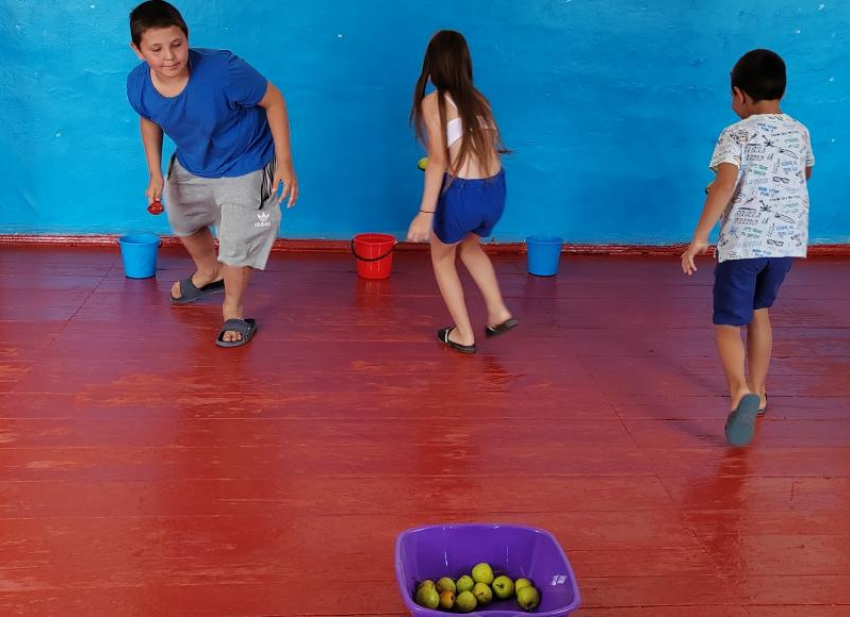 Игровую программу «Чудо - яблочко» провели для детей в день Яблочного Спаса в Сибирьчанском сельском клубе
