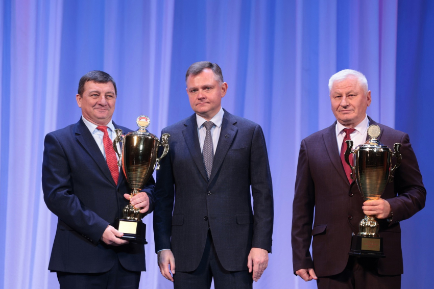 Ремонтненский и Зимовниковский районы лидируют в производстве зерновых на Дону