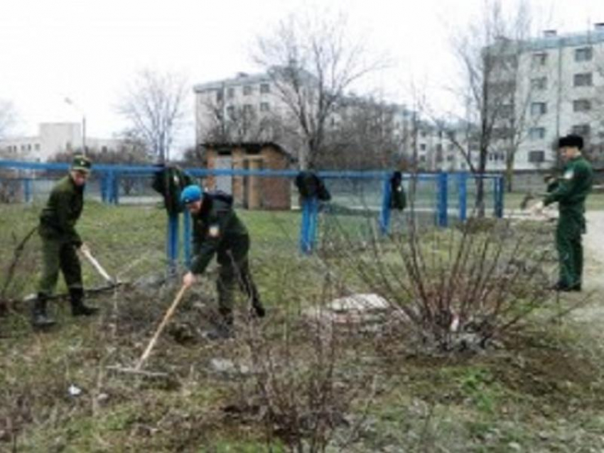 Волонтерский отряд «Донская вольница» помог с уборкой в Центре социального обслуживания Морозовска