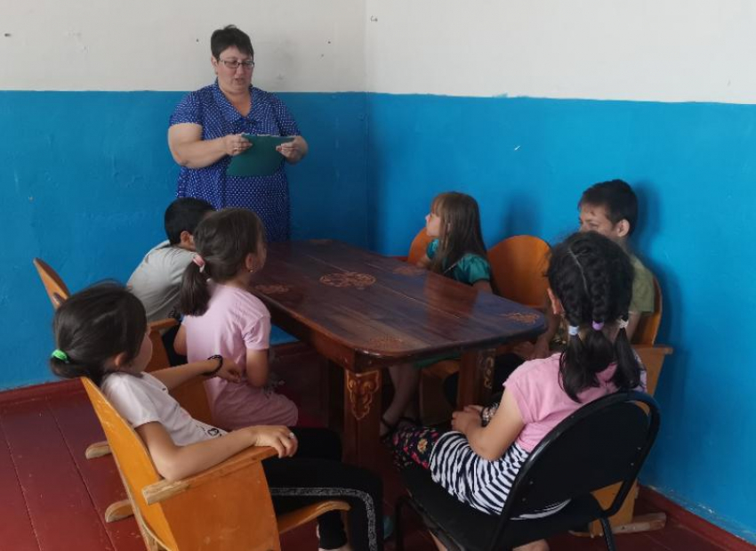 Познавательную программу «День святой Троицы» провели для детей в Сибирьчанском СК