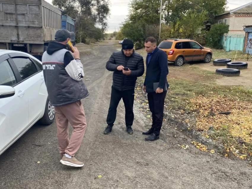 В Морозовске пообещали отремонтировать два проблемных участка дорог до 6 ноября