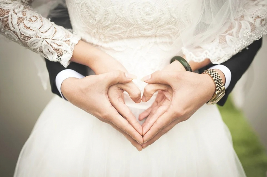Любовь сильнее коронавируса: в сентябре и октябре в Морозовском районе зарегистрировали свой брак 42 пары