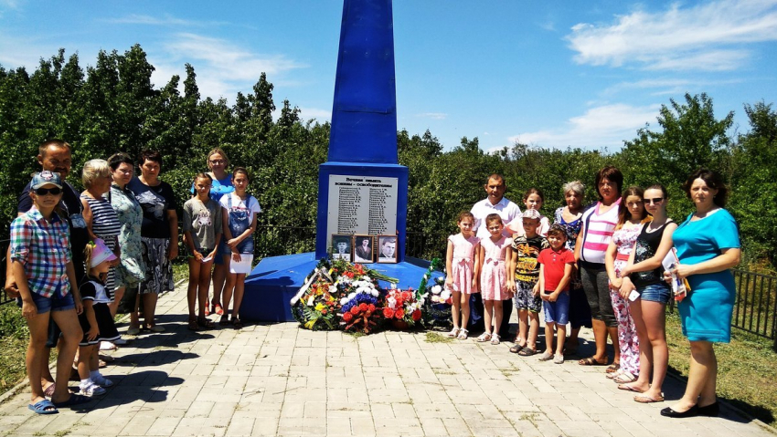Память сотен погибших солдат и мирных жителей почтили в Гагаринском сельском поселении