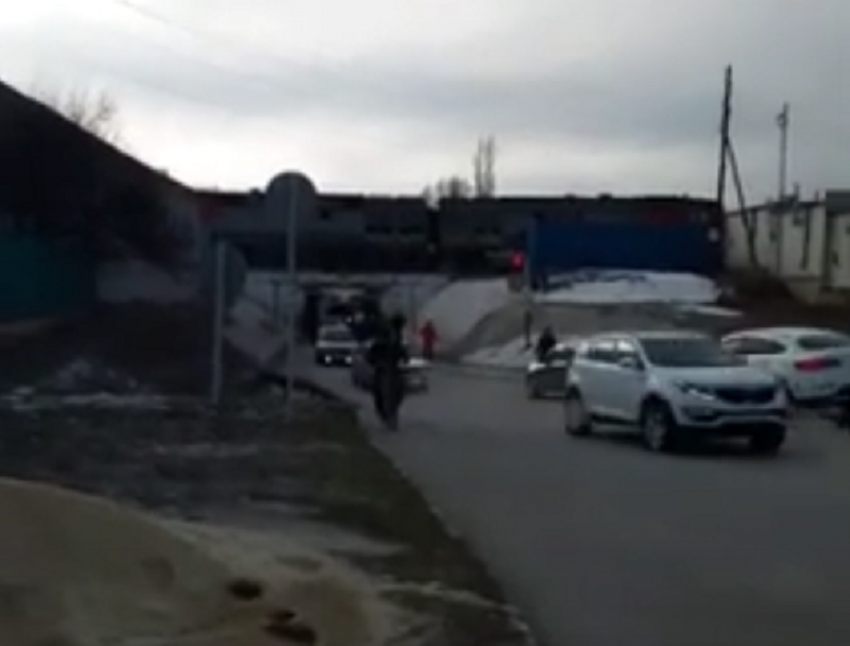 Железнодорожный переход в центре города снова был перекрыт! - почетный гражданин Морозовского района Павел Коховец 