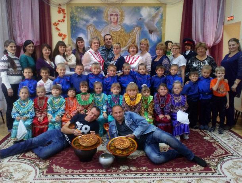 Самые юные казачата выступили на празднике Покрова в своем детском саду