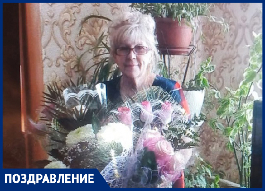 Ларису Анатольевну Васину с Днем матери поздравили дочь, внук и внучка