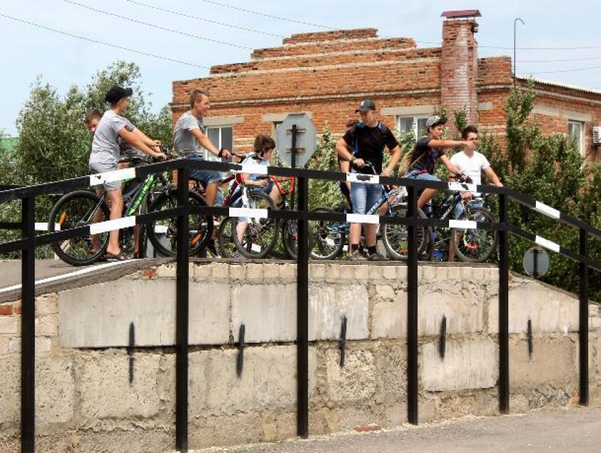 Первый велобатл в Морозовском районе состоялся в День молодежи