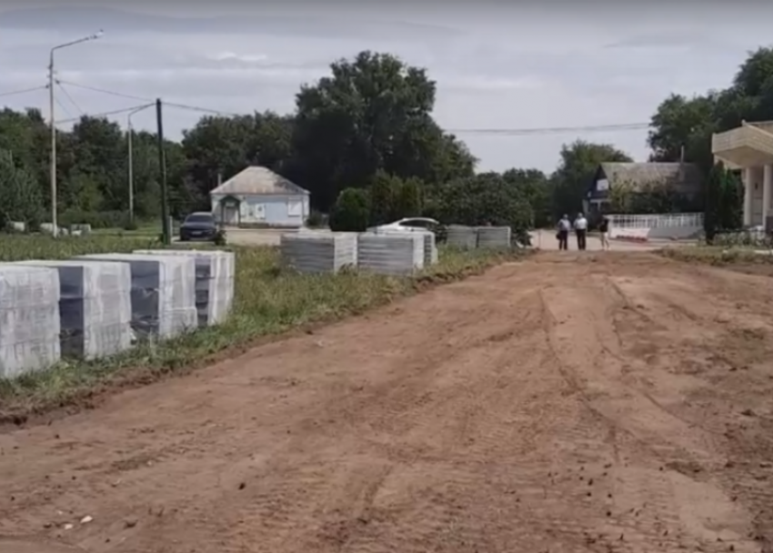 В хуторе Вознесенском Морозовского района приступили к работам по благоустройству территории