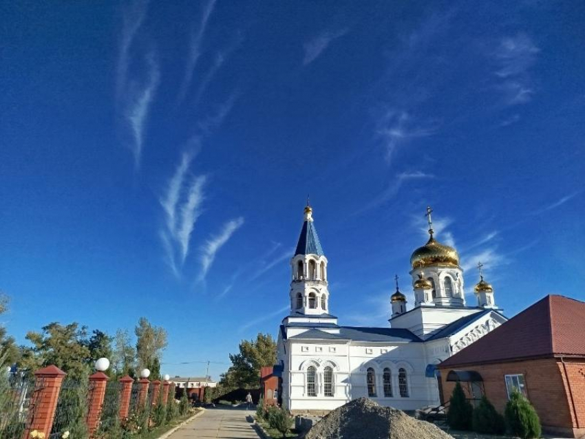 В Храме Рождества Пресвятой Богородицы Морозовска находились Святыни 