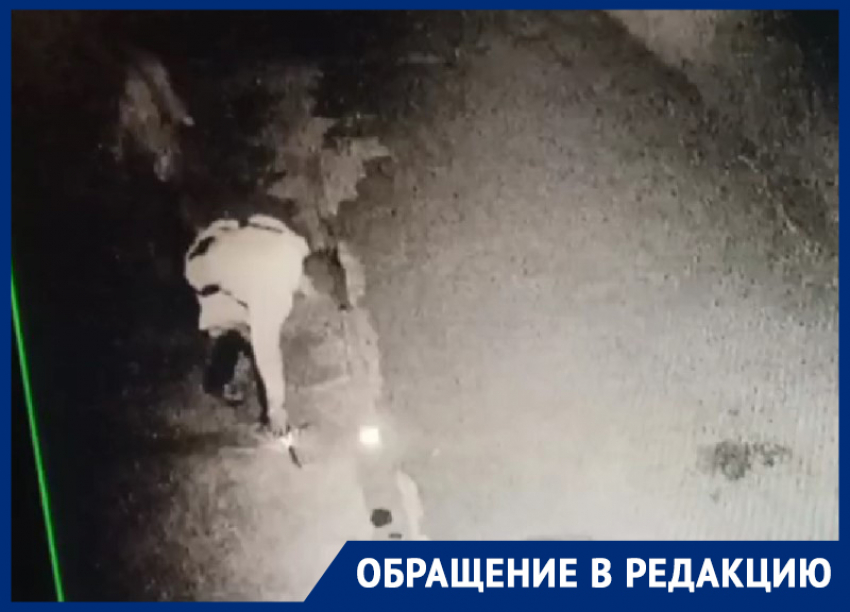 Подростки украли фонарик и попали в объектив камеры наблюдения в Морозовске