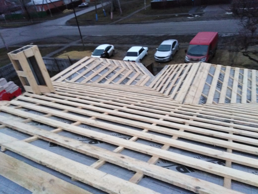 Хорошо смонтированная крыша не поедет! Заходи в Справочник