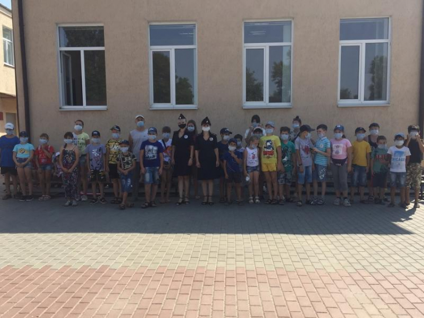 О правилах личной безопасности в период летних каникул напомнили школьникам сотрудники правопорядка в Морозовске