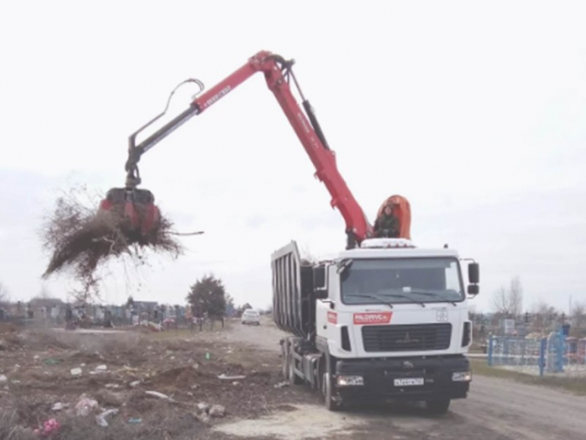 Жителей просят прекратить превращать места памяти в стихийные свалки