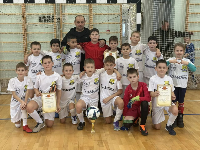 «Каменка» рвёт область: юные футболисты из Морозовского района собирают золото и трибуны