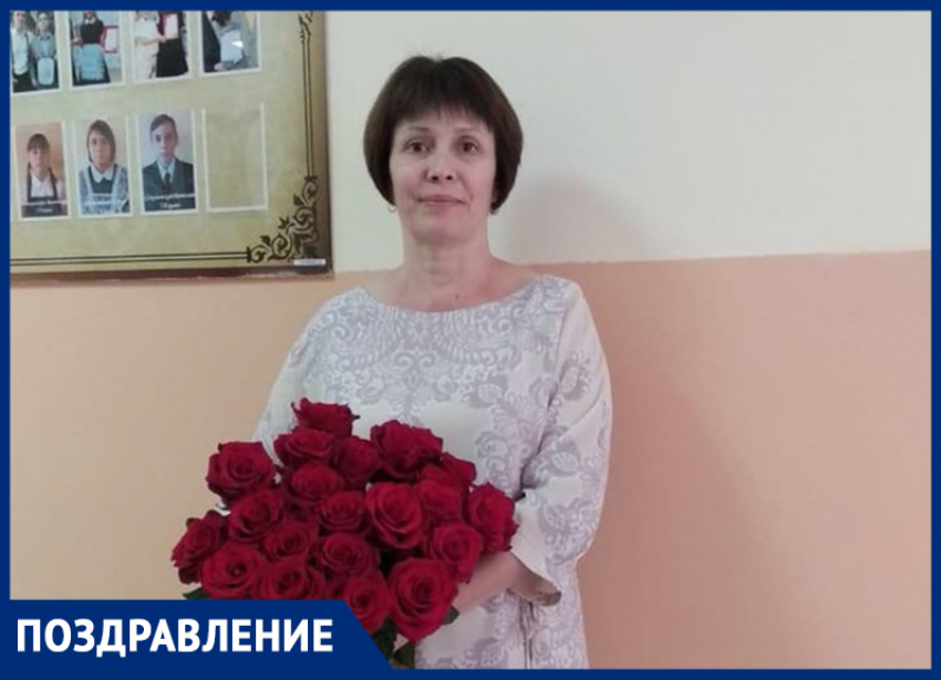Елену Бороздину с Днем учителя поздравил 4 «А"