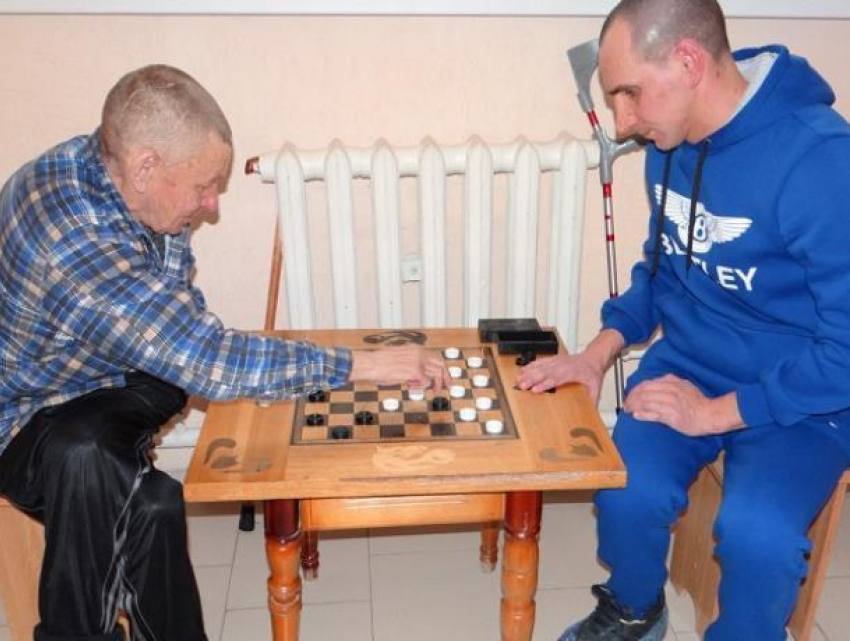 Первенство по шашкам Морозовского района провели для жителей пожилого возраста и инвалидов 