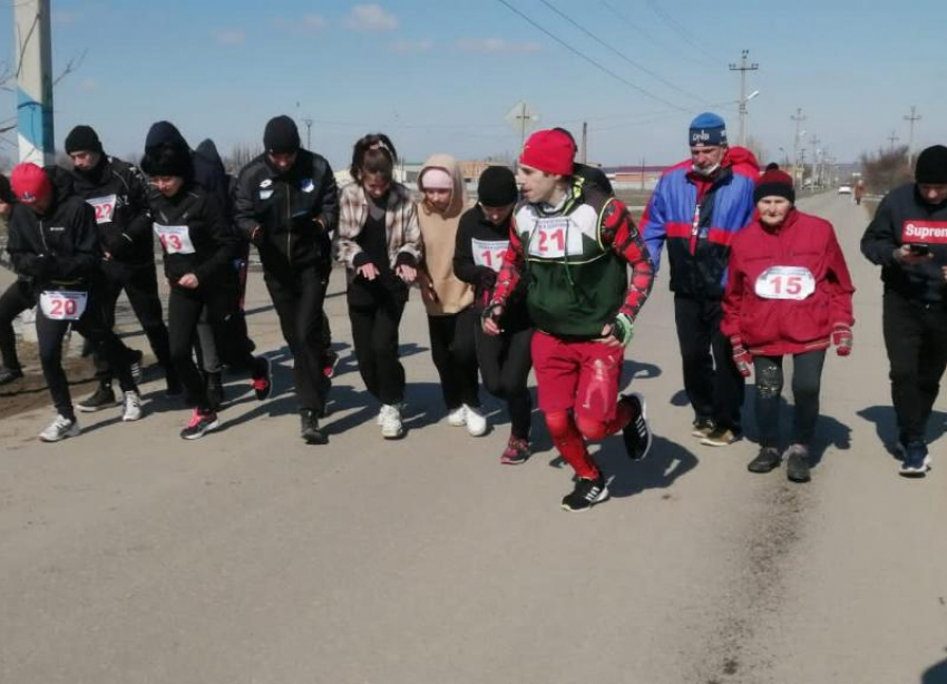 Победителем традиционного легкоатлетического пробега «Любви и здоровья» в Морозовске стал Сергей Сидоренко из Гуково 