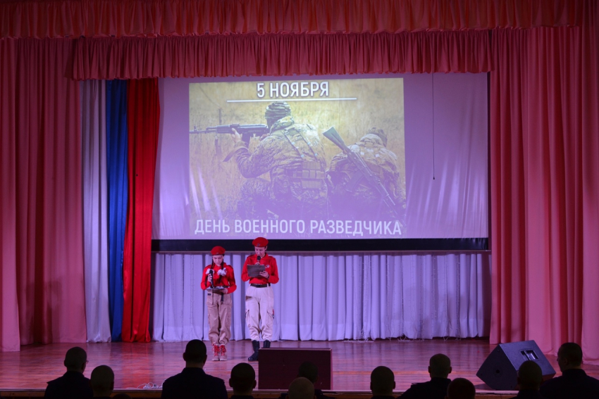Тематическую беседу провели юнармейцы в Морозовске ко Дню военного разведчика России