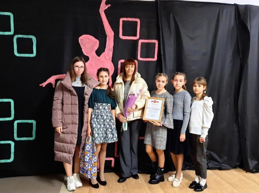 Третье место в номинации «Вокал» завоевала приемная семья Василенко из Морозовска на фестивале «День мамы» в Зверево
