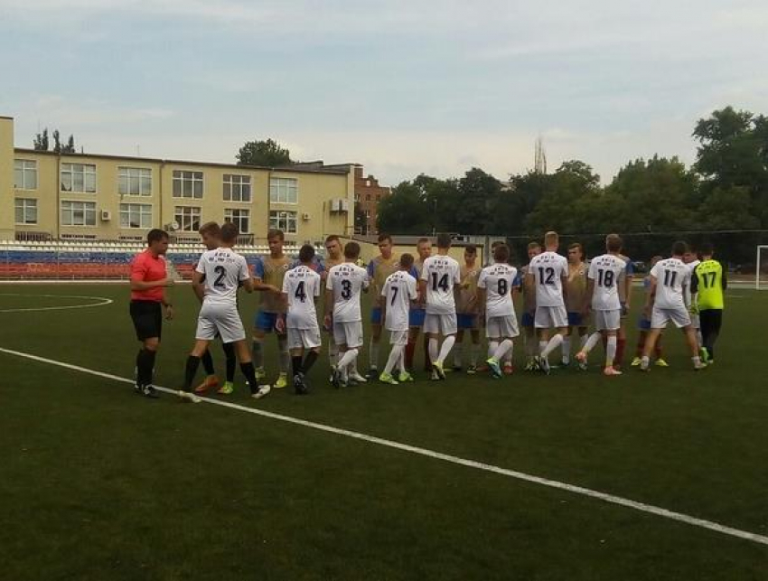 Футболисты из Морозовска вышли в 1/4 финала кубка губернатора